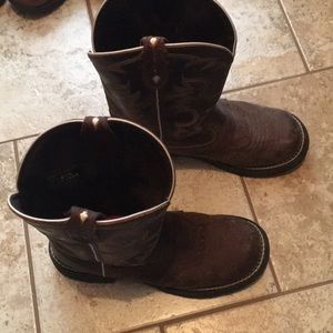 Women’s Justin Boots.